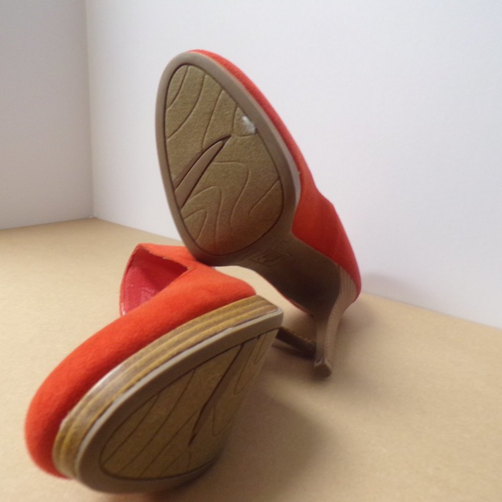 SHOES - Picture 2 of 3